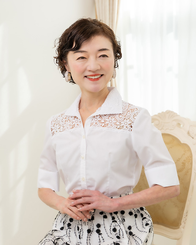 マダム由美子プロフィール